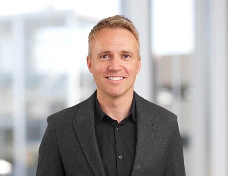 Business Headshot Photographer in Los Angeles CA