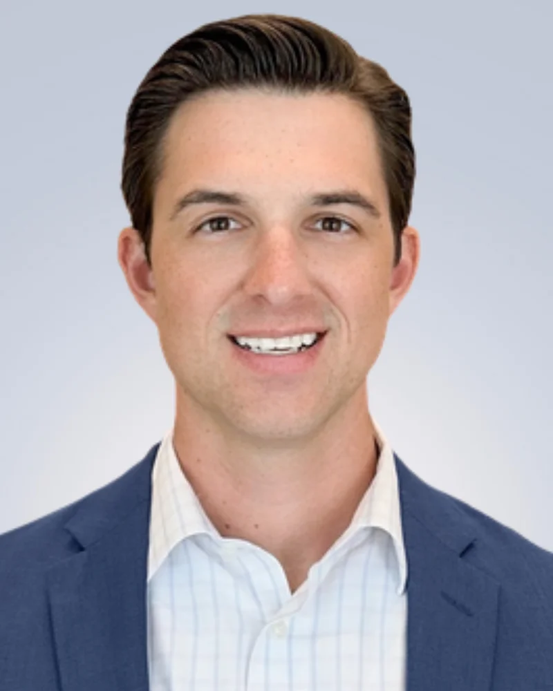 linkedin headshot tips for men showing business casual attire with blazer on blue background